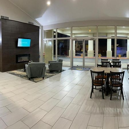 Days Inn By Wyndham Eastland Экстерьер фото