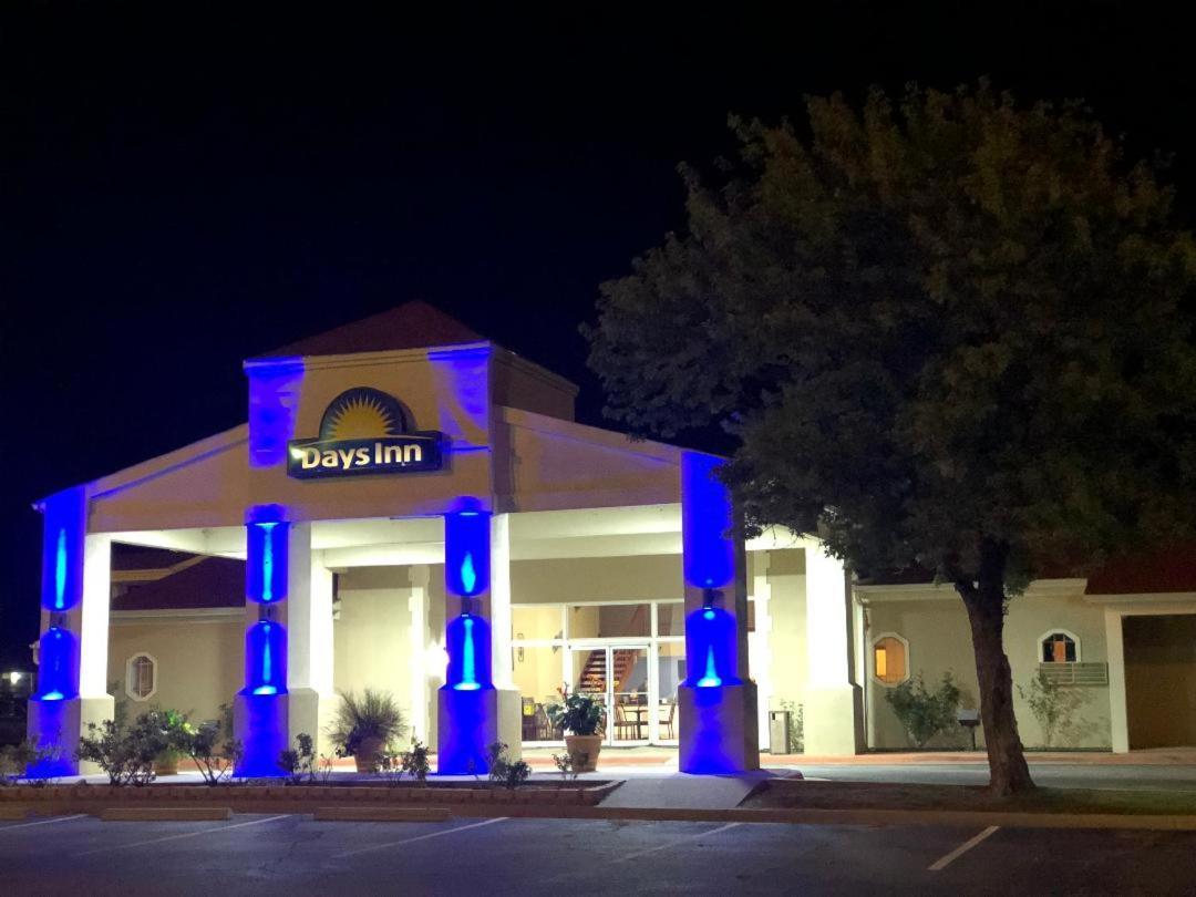 Days Inn By Wyndham Eastland Экстерьер фото