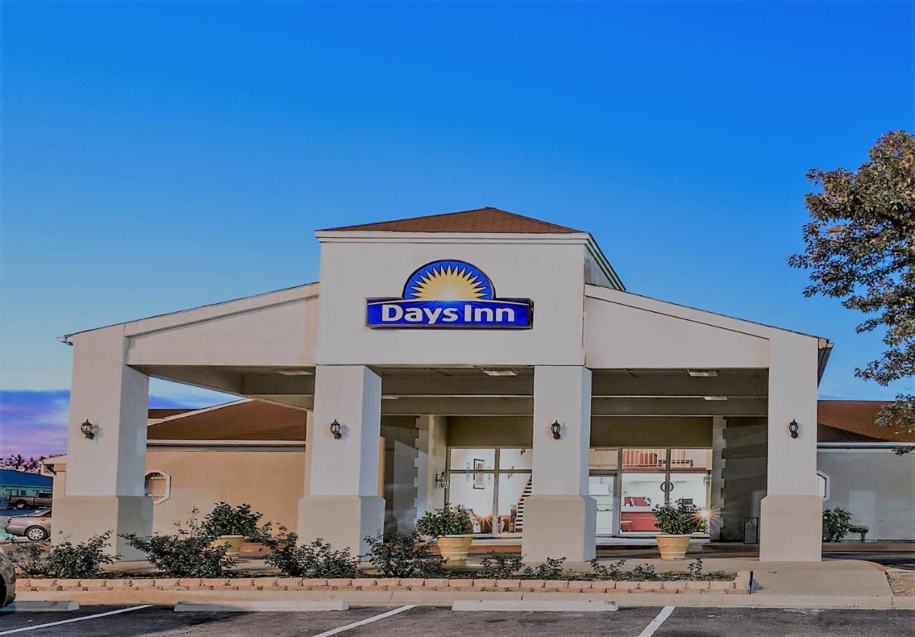 Days Inn By Wyndham Eastland Экстерьер фото