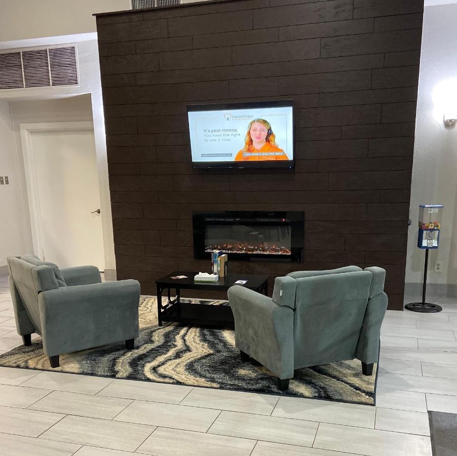 Days Inn By Wyndham Eastland Экстерьер фото